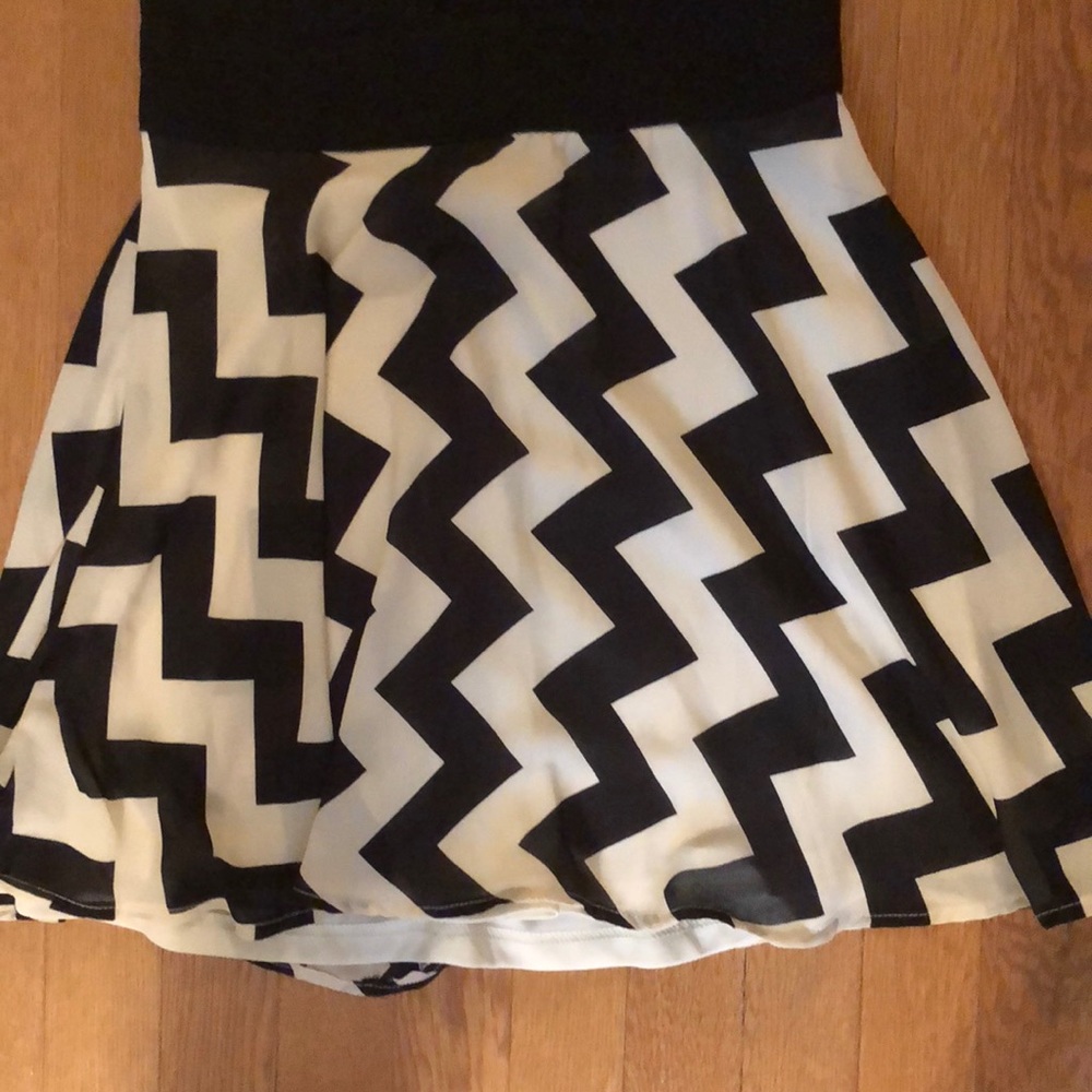 ⚪️⚫️ Pattern Dress - Picture 3 of 5